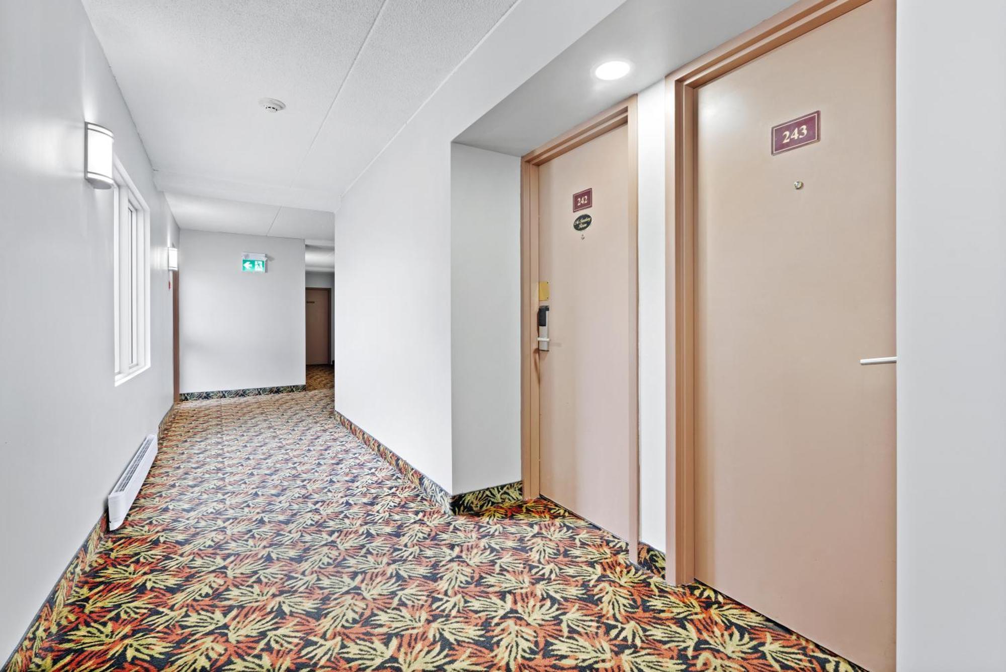 Niagara Lodge & Suites ภายนอก รูปภาพ